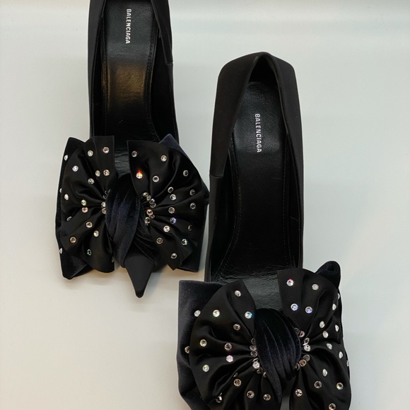 BALENCIAGA Velvet Crystal Bow heels - Picture 9 of 15